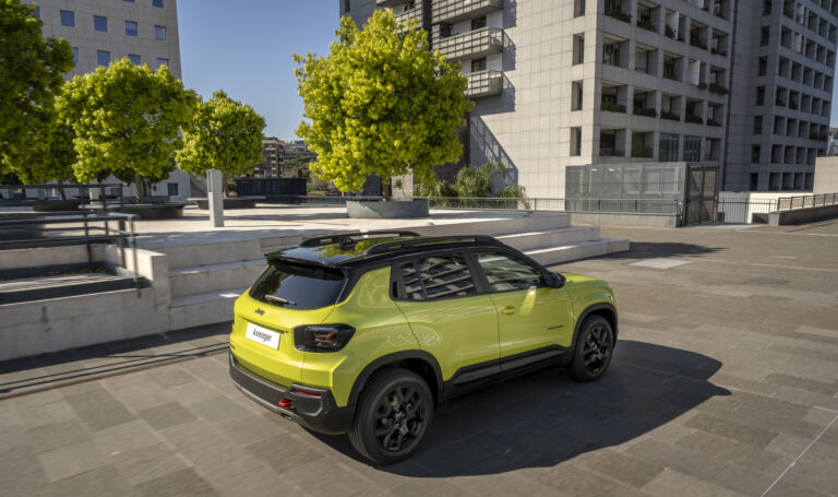 New Jeep® Avenger 4xe