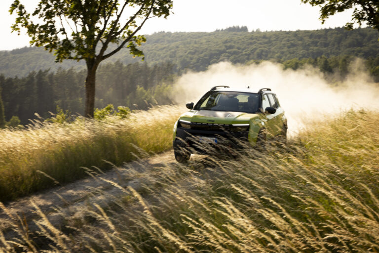 New Jeep® Avenger 4xe - BAMBOO