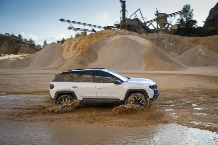 New Compass 4xe (13)