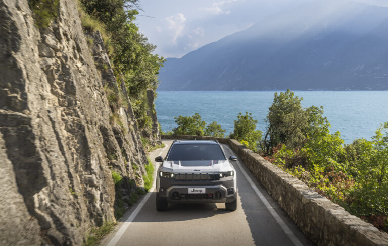 New Compass 4xe (18)