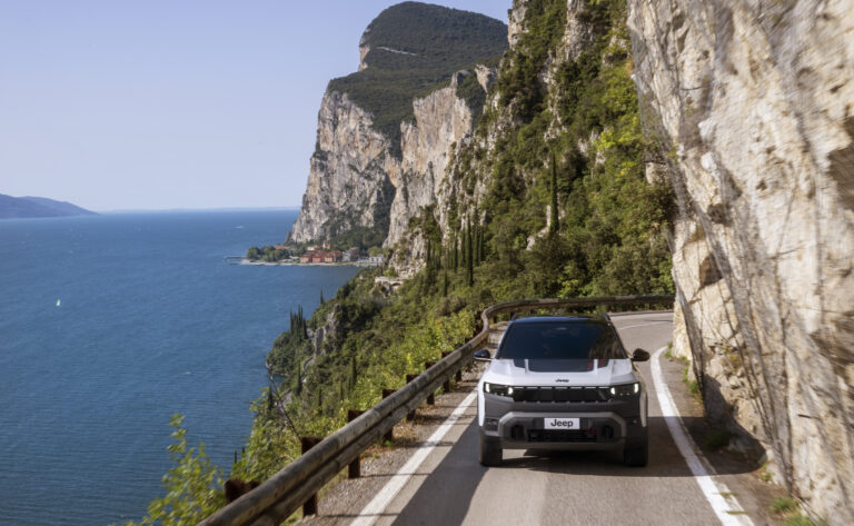 New Compass 4xe (20)