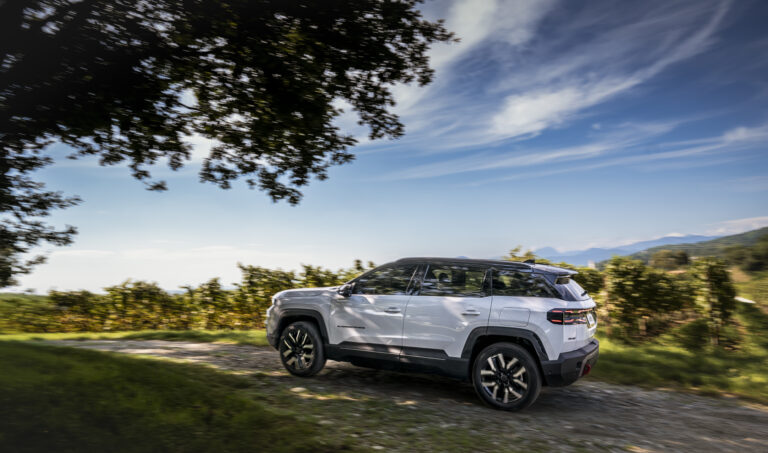 New Compass 4xe (28)