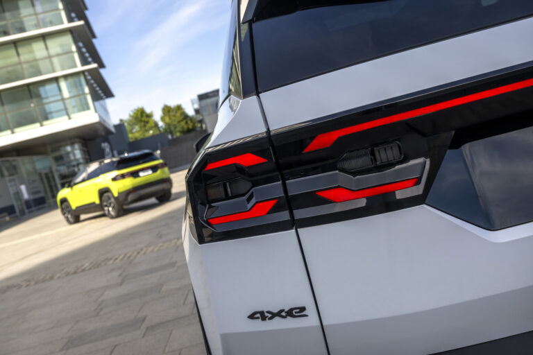 New Compass 4xe (29)