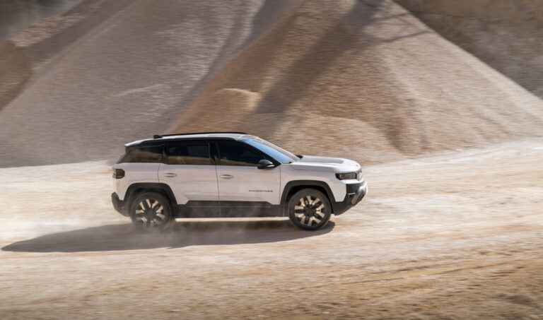 New Compass 4xe (5)