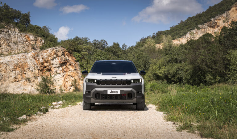New Compass 4xe (7)