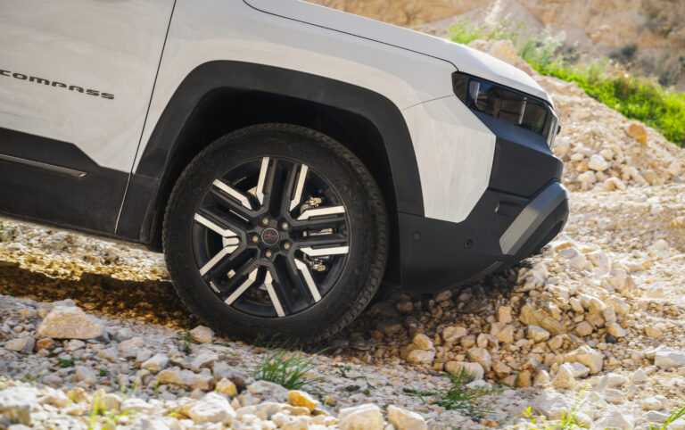 New Compass 4xe (8)