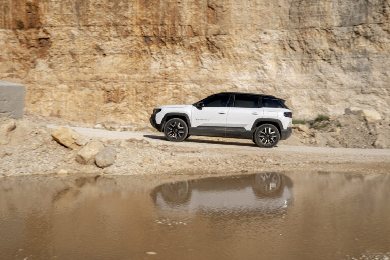 New Compass 4xe (9)