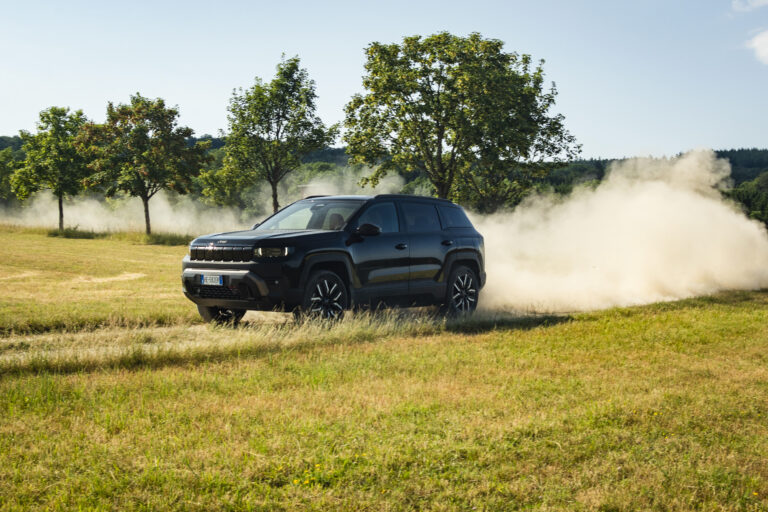 New Jeep® Compass 4xe - VULCANO
